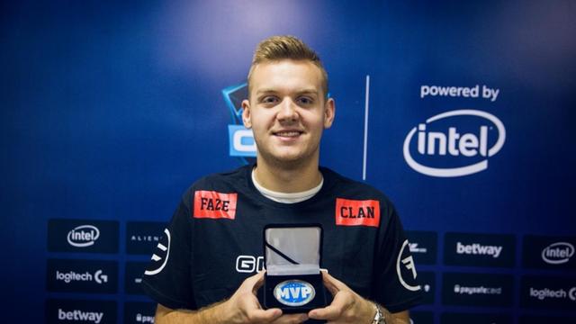 乐言深陷舆论风波，管住自己的行为很重要